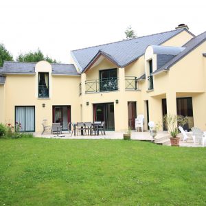 photo 1: Très belle propriété contemporaine à Saint-Grégoire