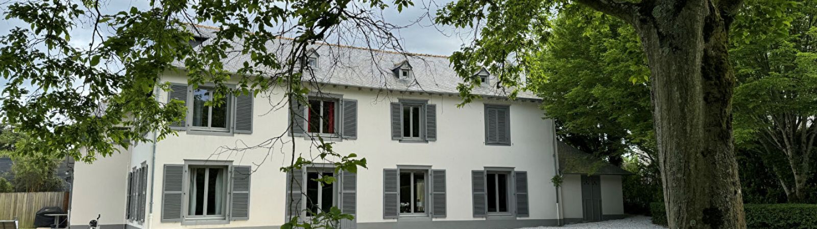 photo 2: Exceptionnelle maison de maître